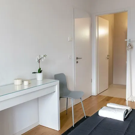Spacieux Et Moderne 3.5 Pieces A *